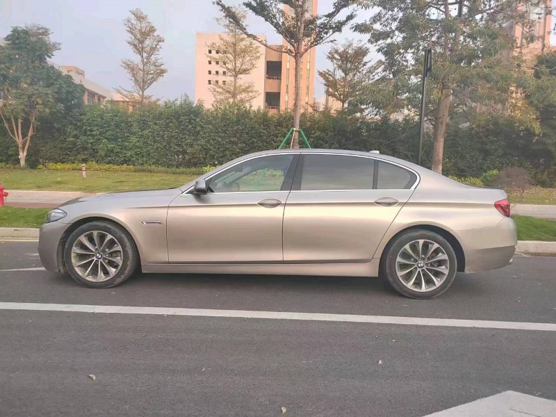 广州17年宝马5系3