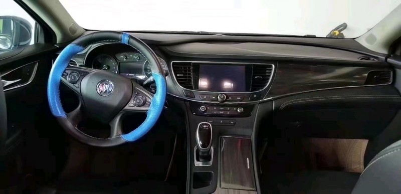 枣庄20年别克君越2