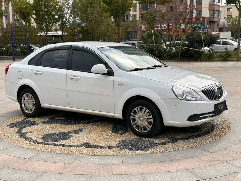 青岛16年别克凯越3