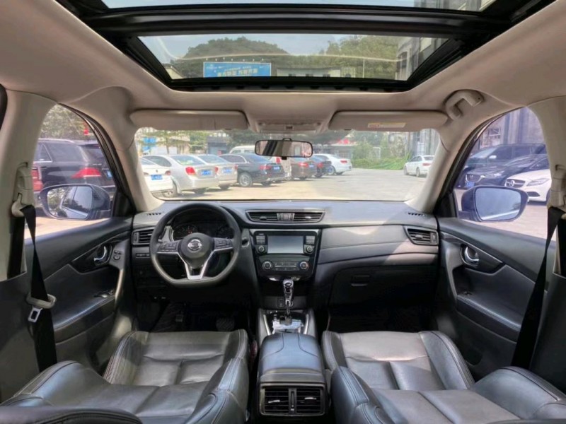 东莞18年日产奇骏5