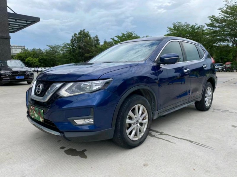 东莞17年日产奇骏3