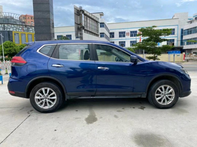 东莞17年日产奇骏4