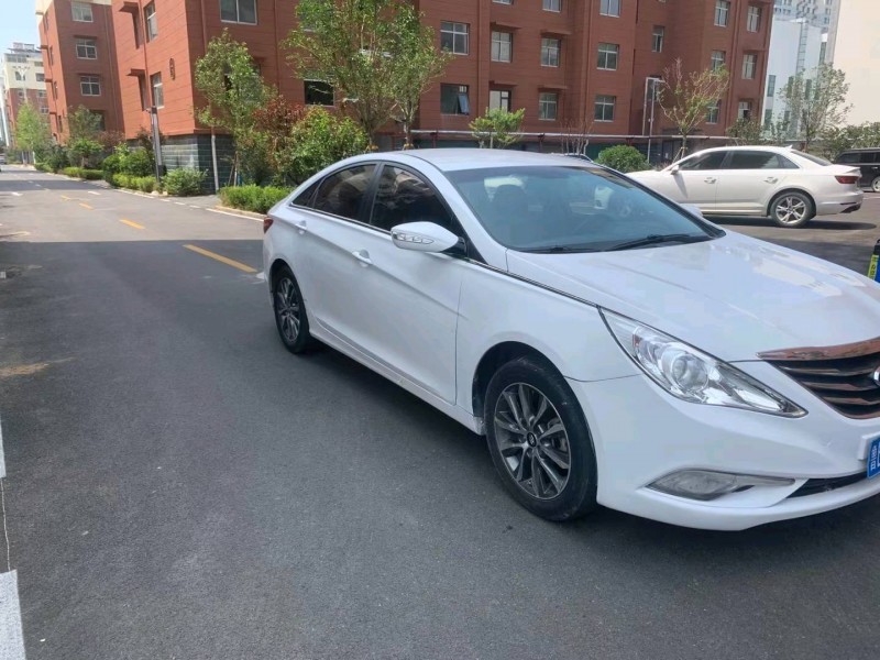 济南16年现代索纳塔八2