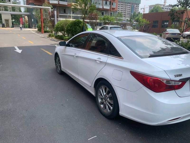 济南16年现代索纳塔八5