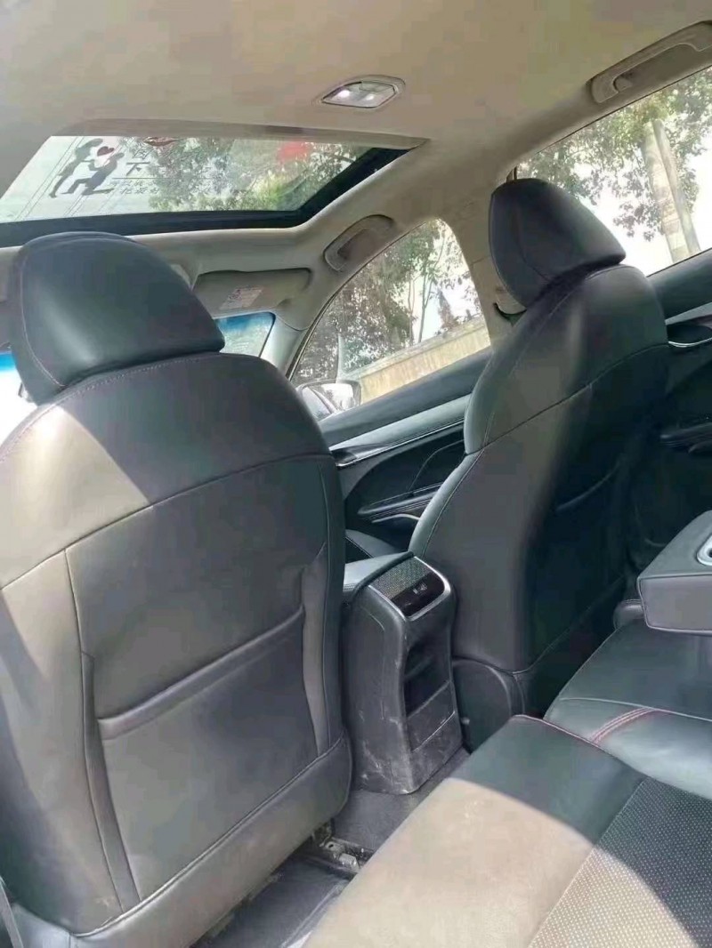 成都19年吉利缤瑞7