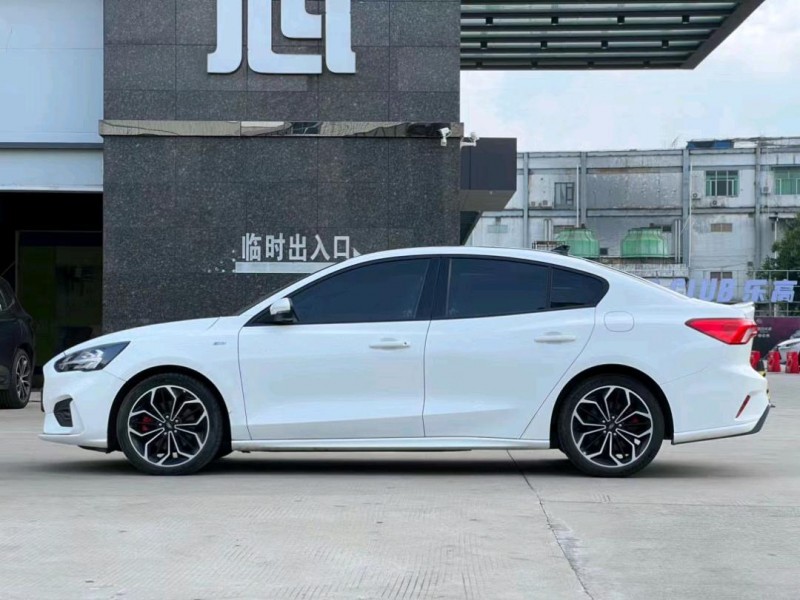 东莞20年福特福克斯4