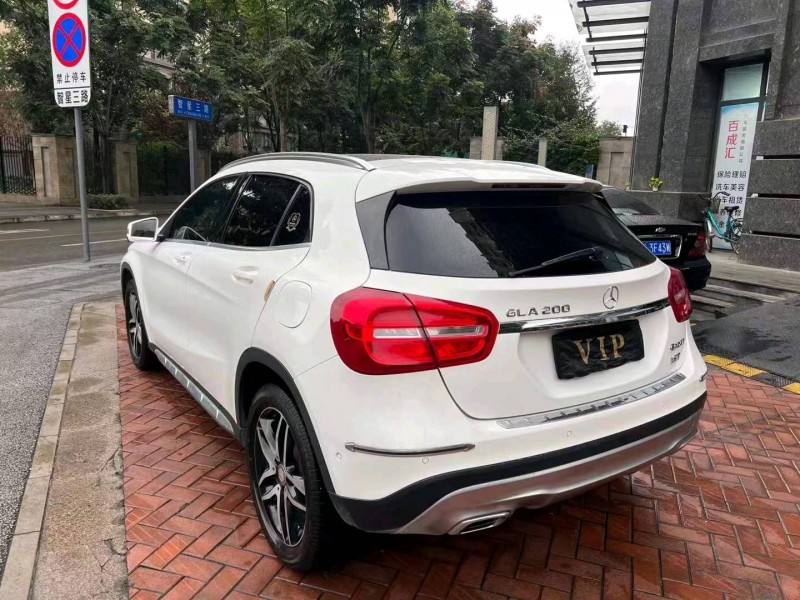 成都16年奔驰GLA7