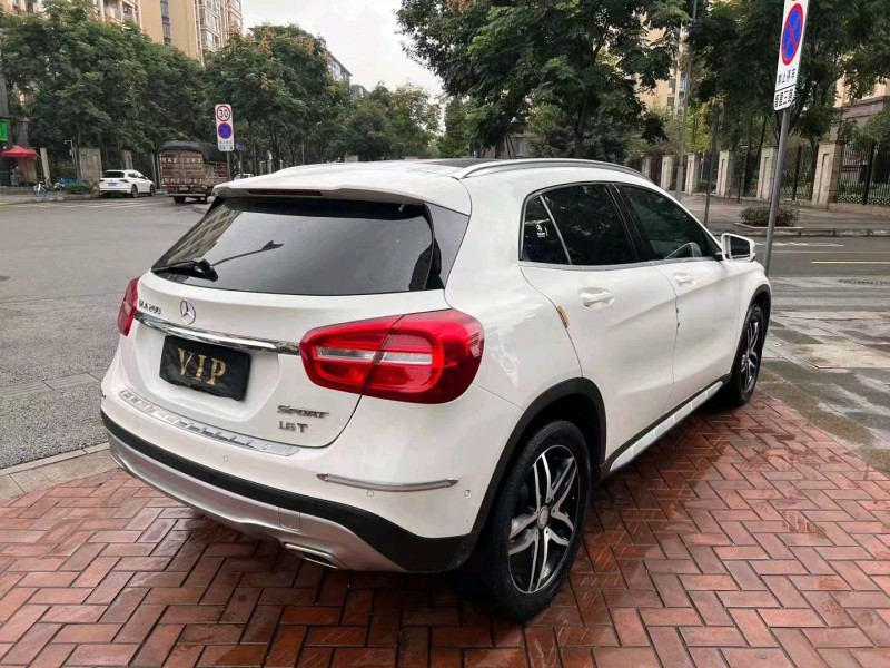 成都16年奔驰GLA9