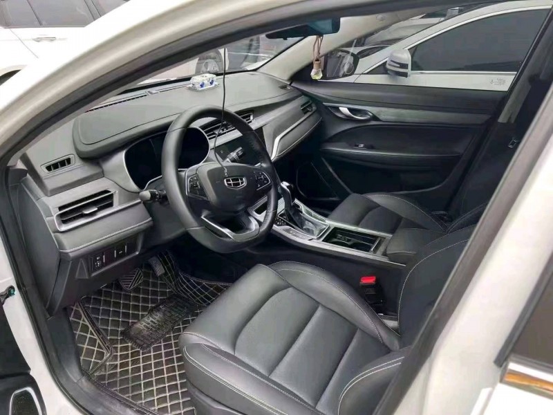 成都21年吉利帝豪4