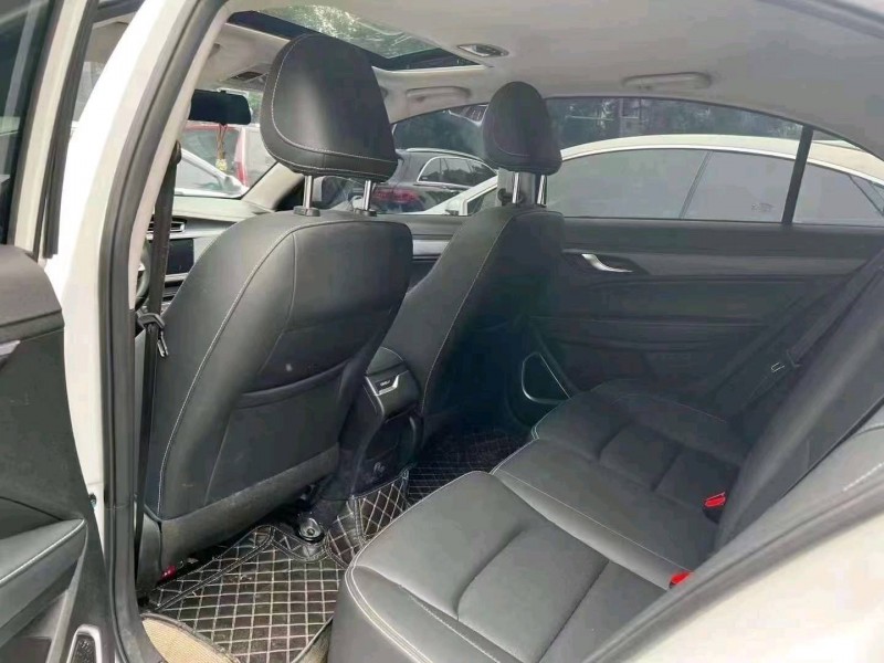 成都21年吉利帝豪5