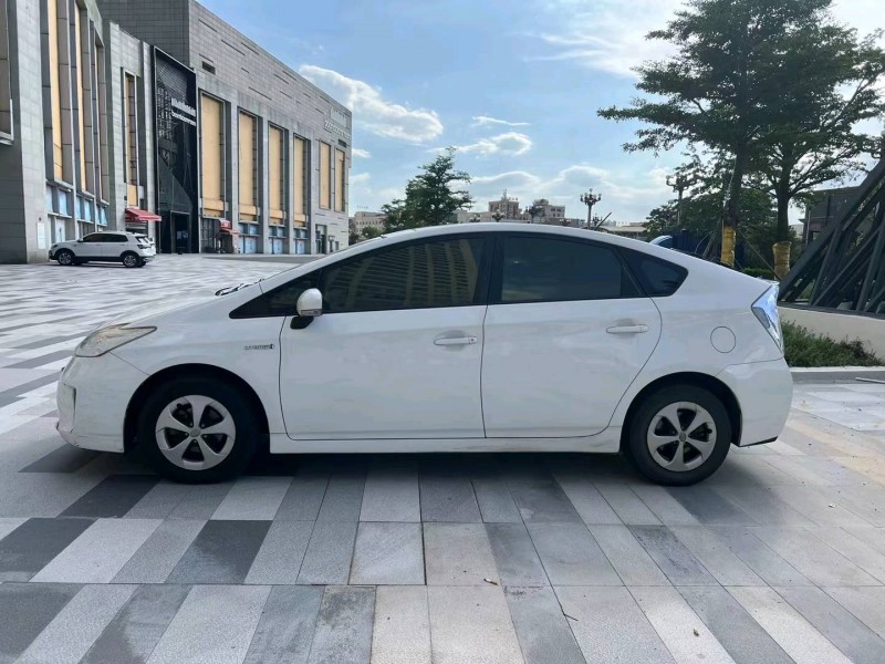 东莞13年丰田普锐斯3