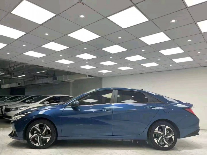 成都22年现代伊兰特3