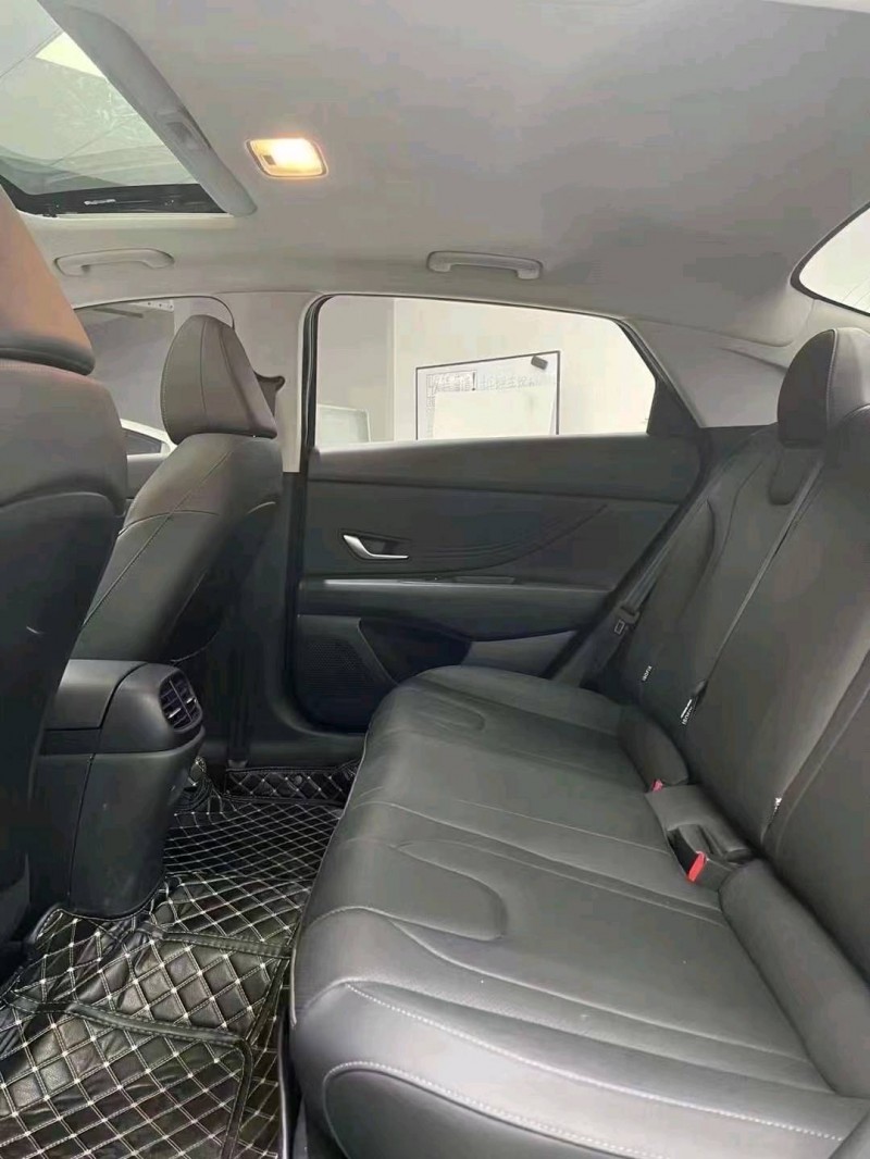 成都22年现代伊兰特7