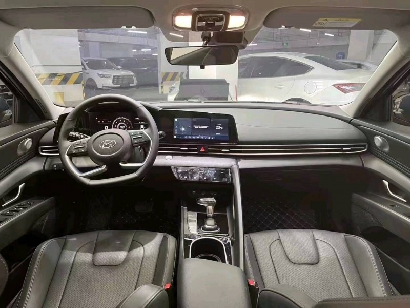 成都22年现代伊兰特9