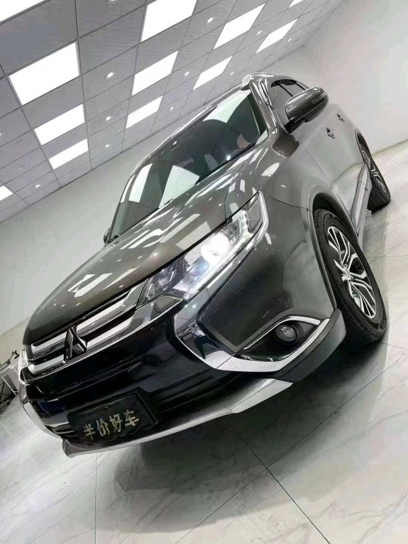 成都17年三菱欧蓝德2