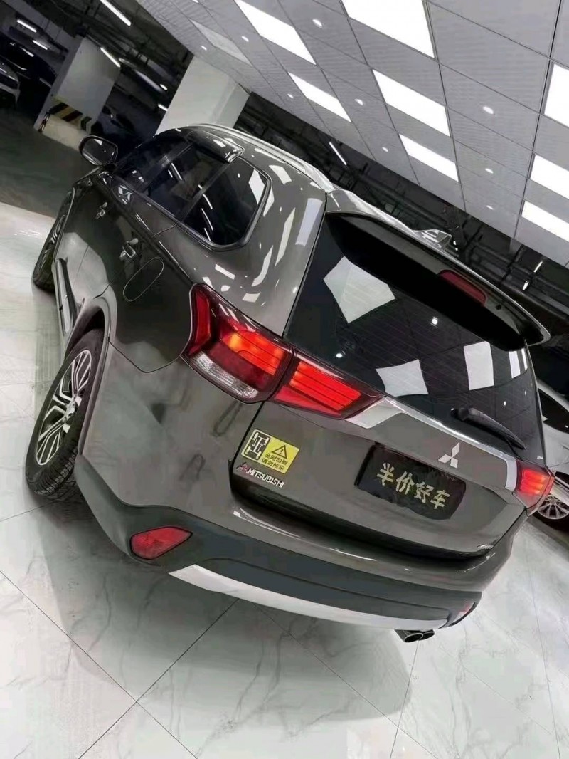 成都17年三菱欧蓝德4