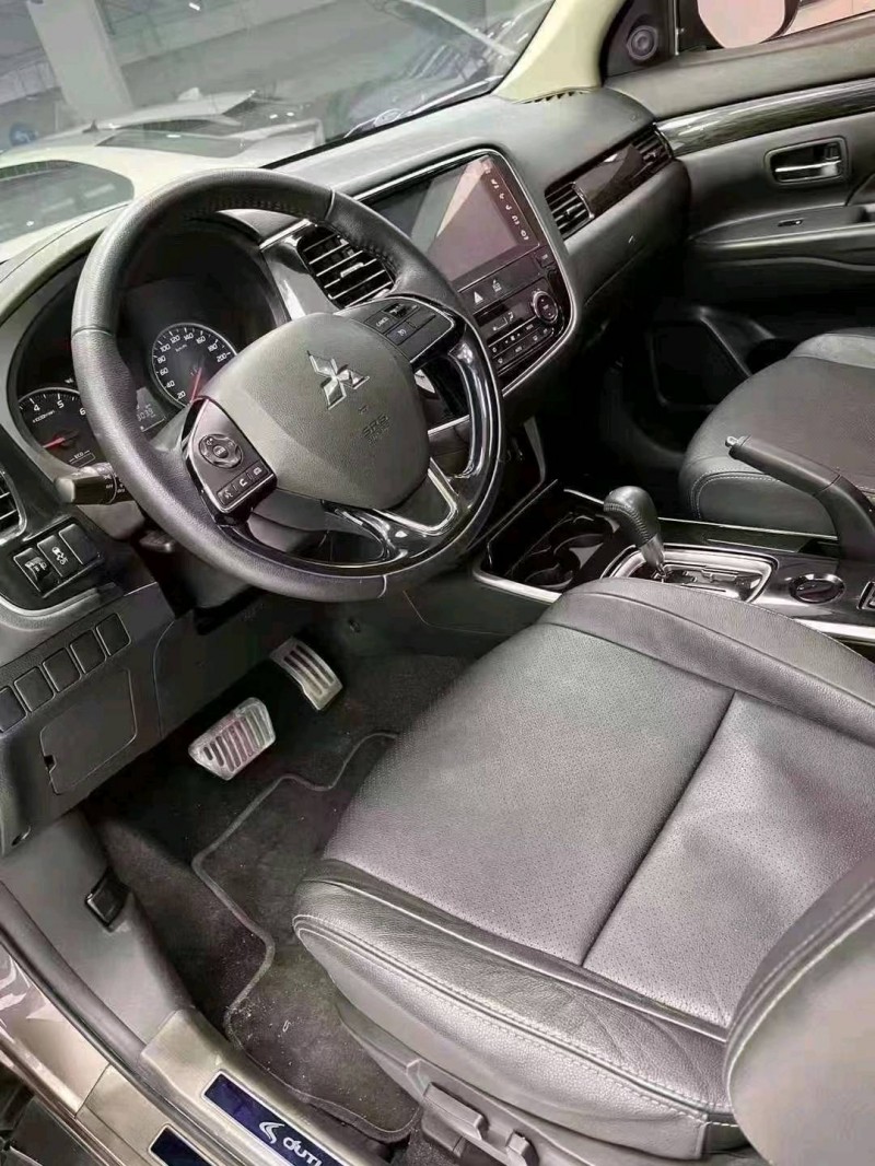 成都17年三菱欧蓝德5