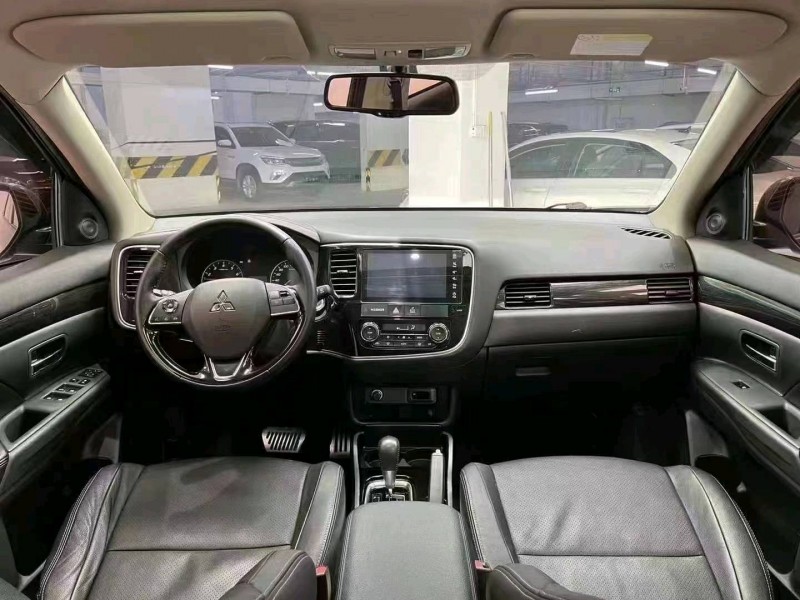 成都17年三菱欧蓝德8