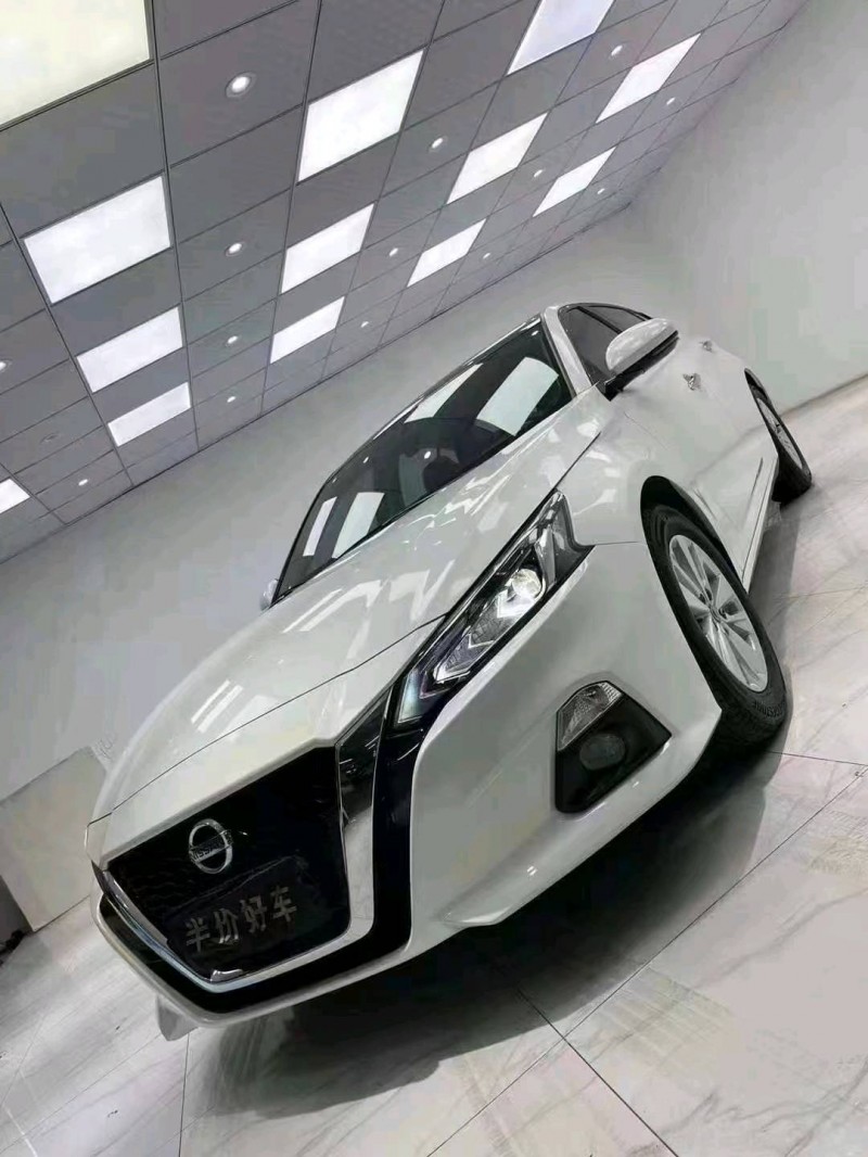 成都20年日产天籁2