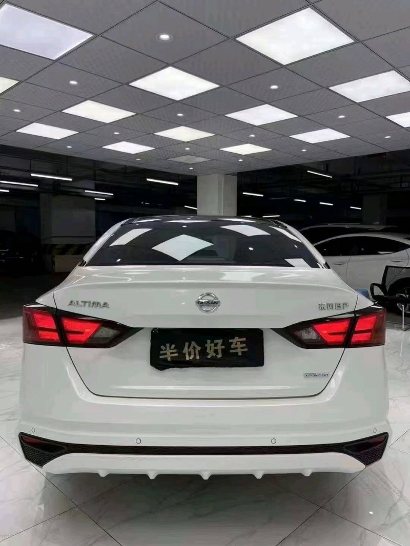 成都20年日产天籁5