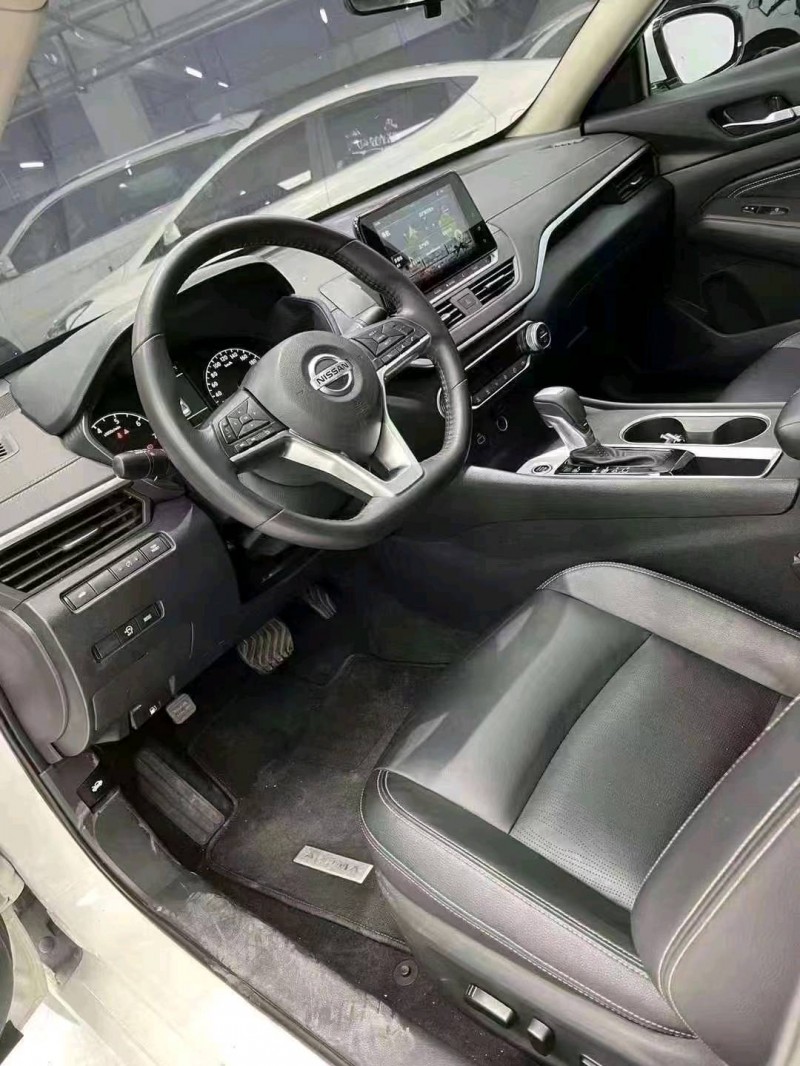 成都20年日产天籁6