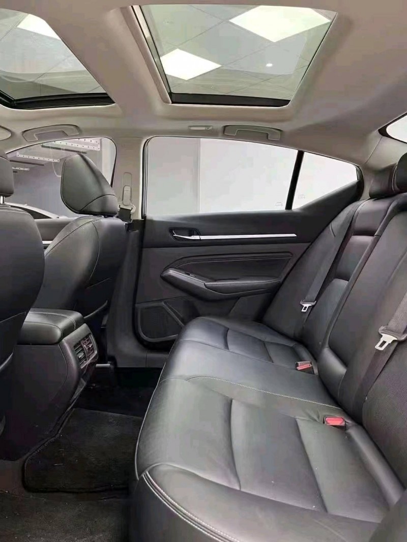 成都20年日产天籁7