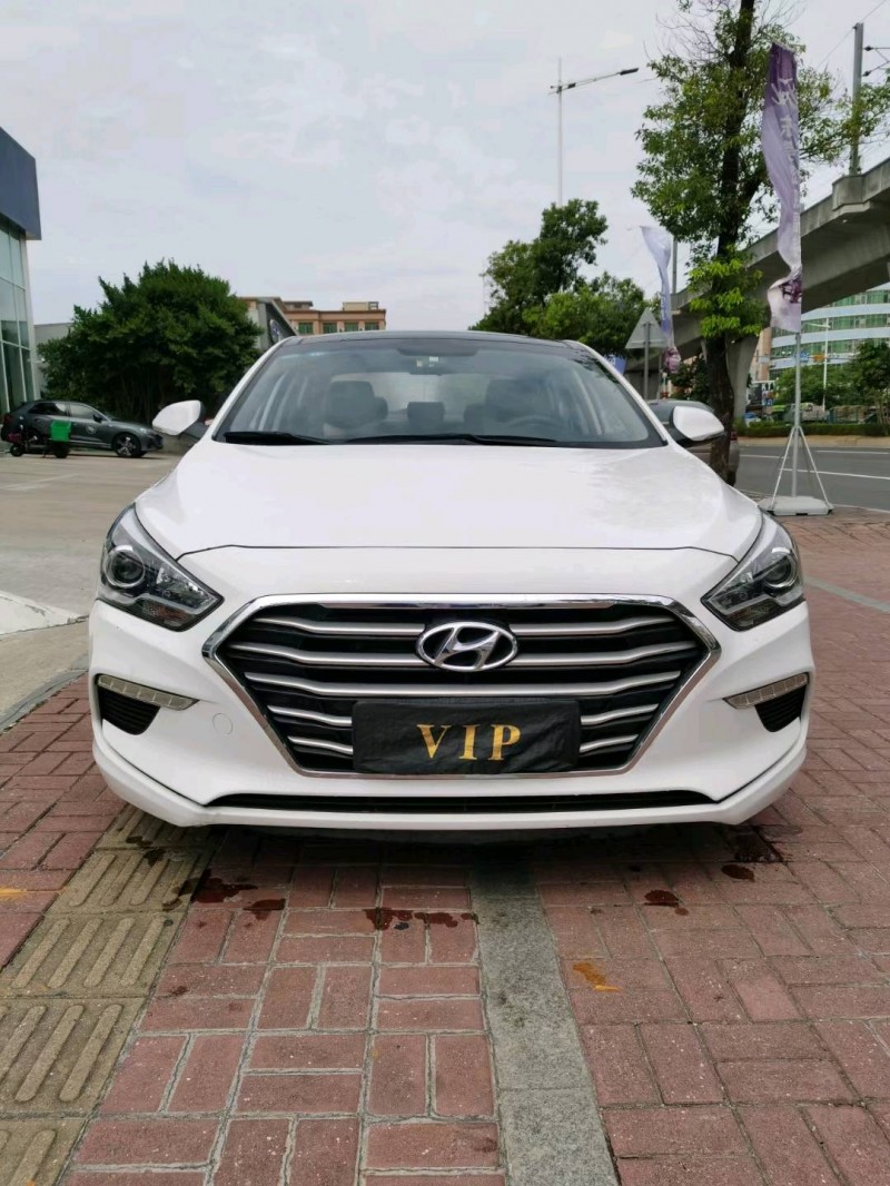 东莞17年现代名图1