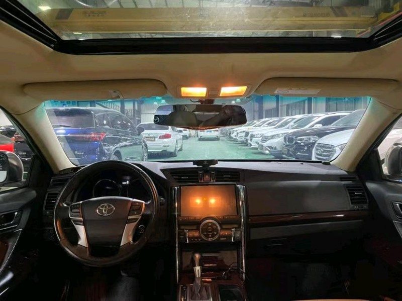 东莞16年丰田锐志5