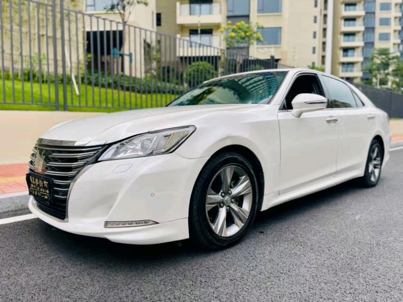 东莞16年丰田皇冠2