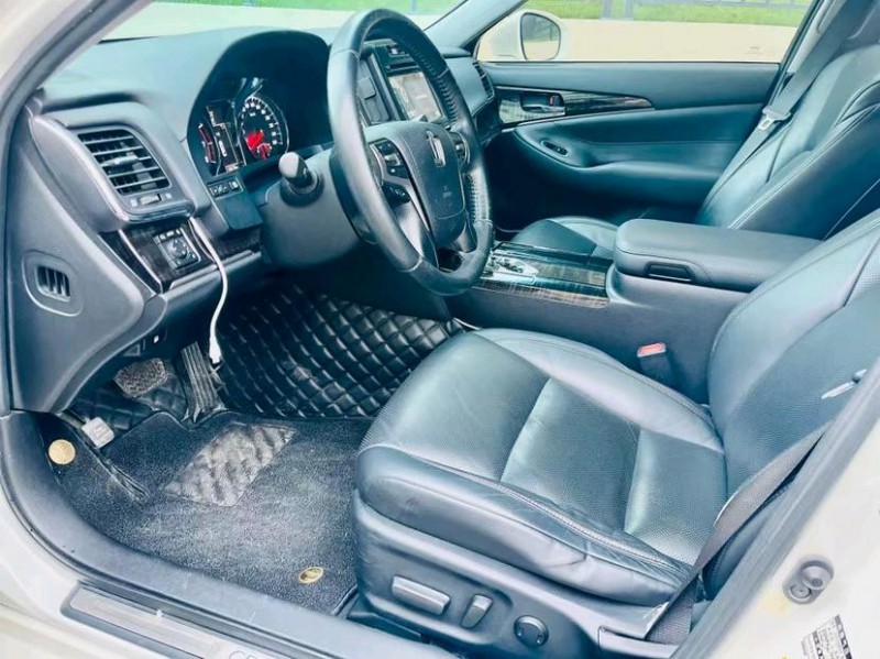 东莞16年丰田皇冠4