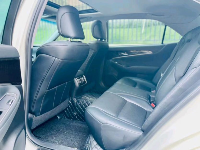 东莞16年丰田皇冠5