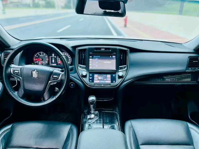 东莞16年丰田皇冠6