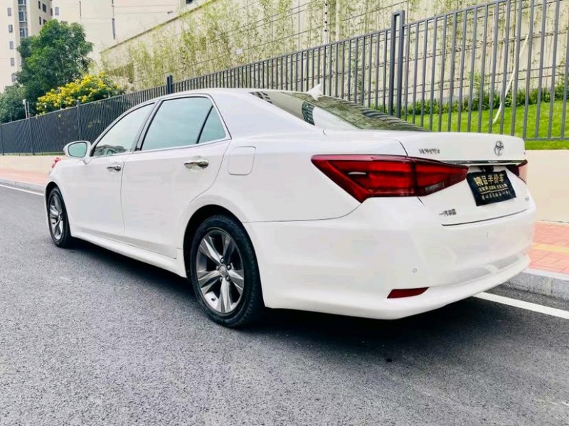 东莞16年丰田皇冠8