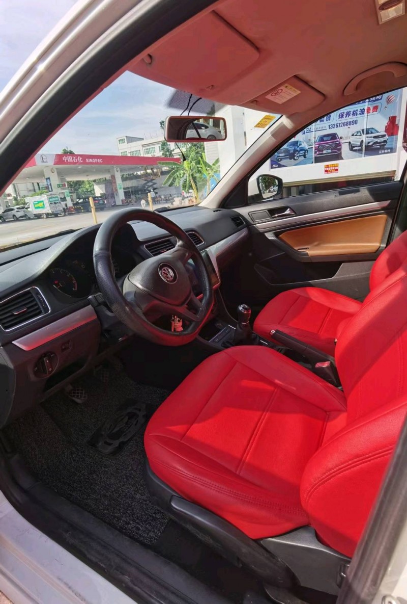 东莞15年大众朗逸6