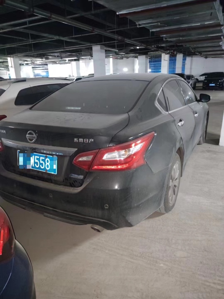 重庆18年日产天籁4