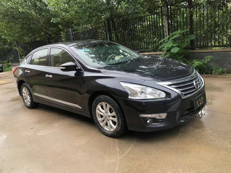 青岛15年日产天籁4