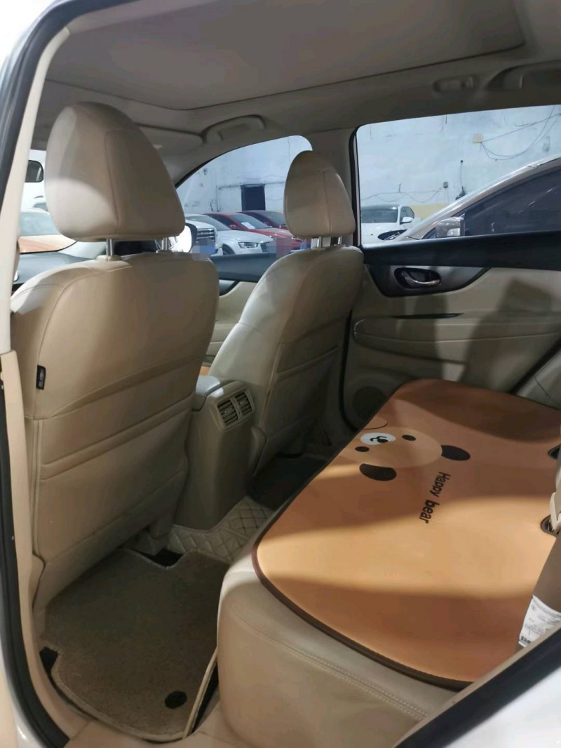 保定16年日产奇骏5