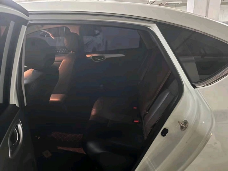 安顺21年日产轩逸6