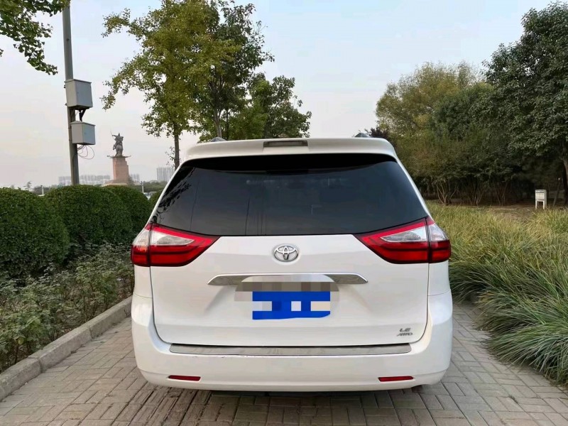 邯郸18年丰田塞纳8