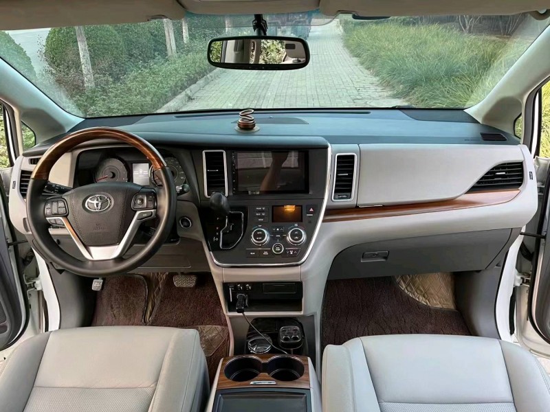 邯郸18年丰田塞纳3