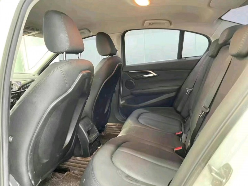 济宁19年宝马1系6