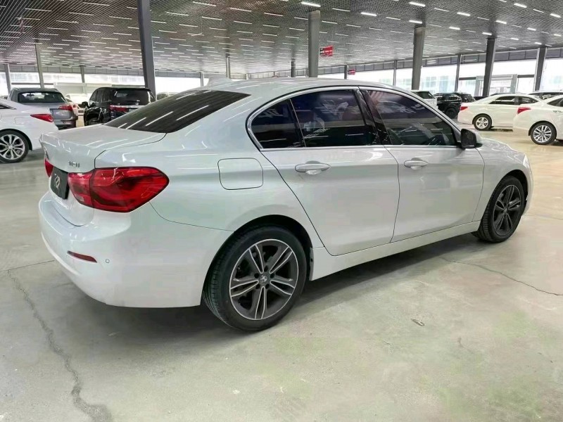 济宁19年宝马1系2