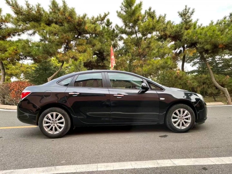 青岛15年别克英朗GT4