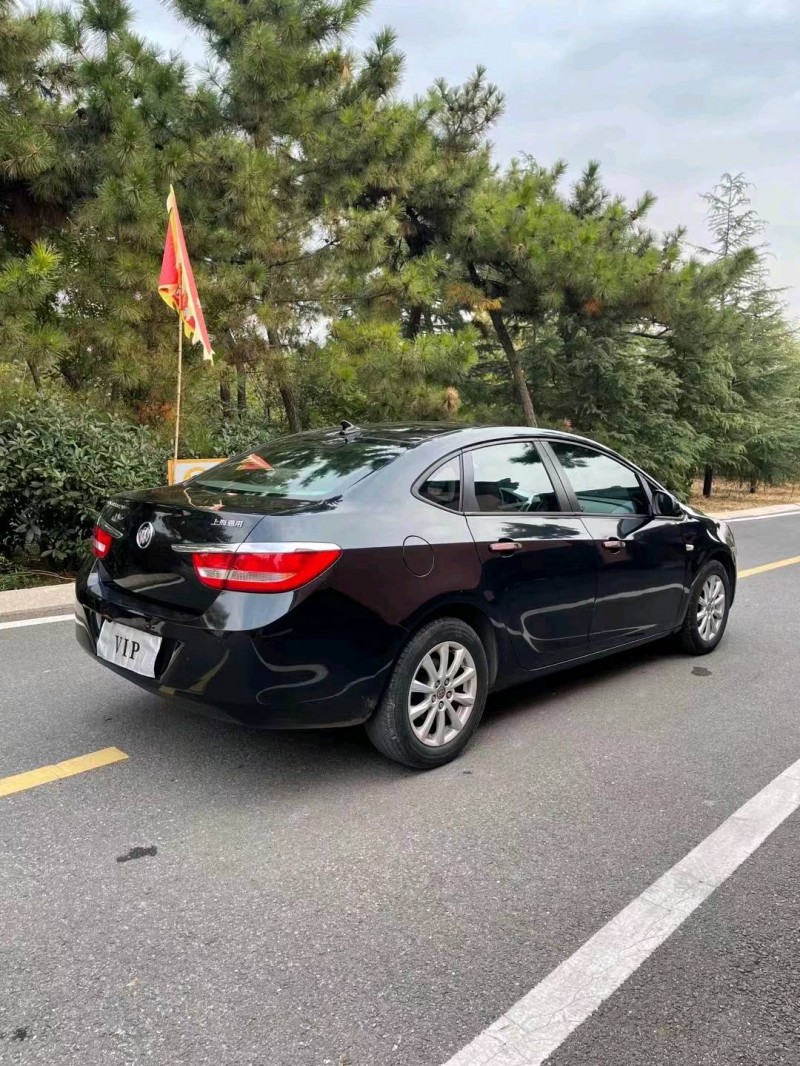 青岛15年别克英朗GT8