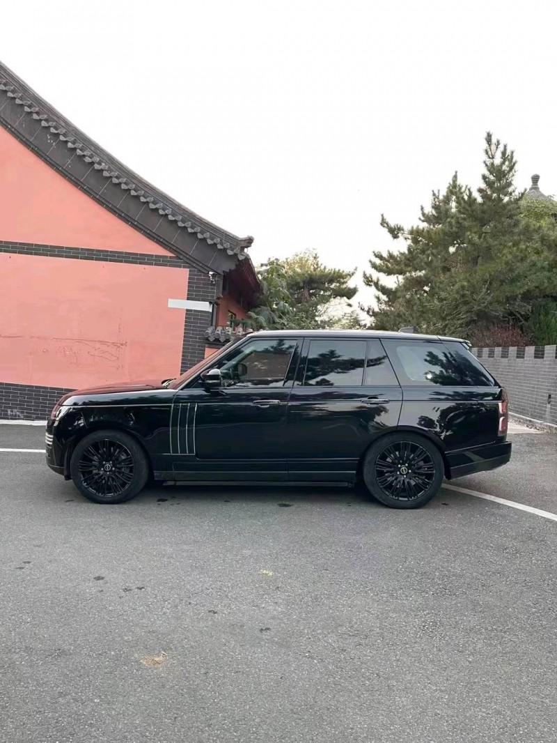 青岛18年路虎揽胜行政3