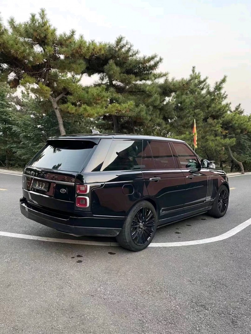 青岛18年路虎揽胜行政1