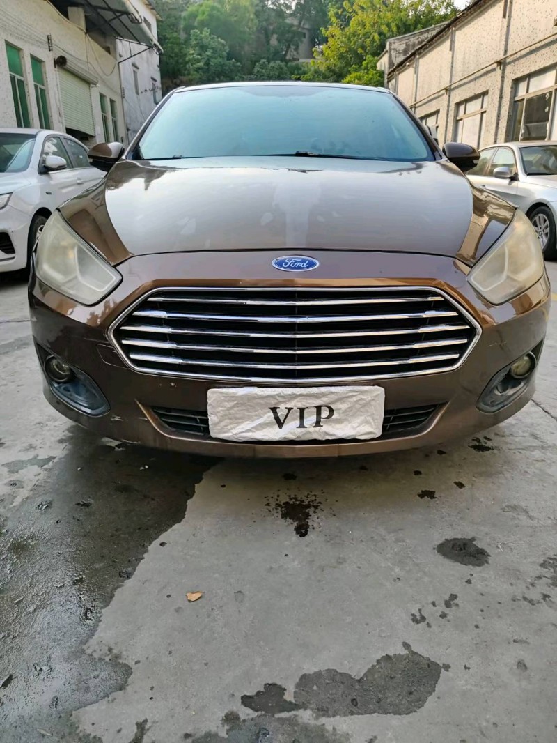 广州17年福特福睿斯1