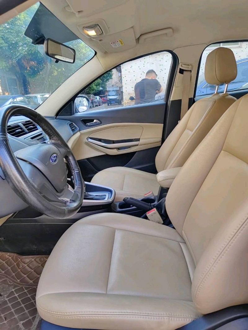 广州17年福特福睿斯6