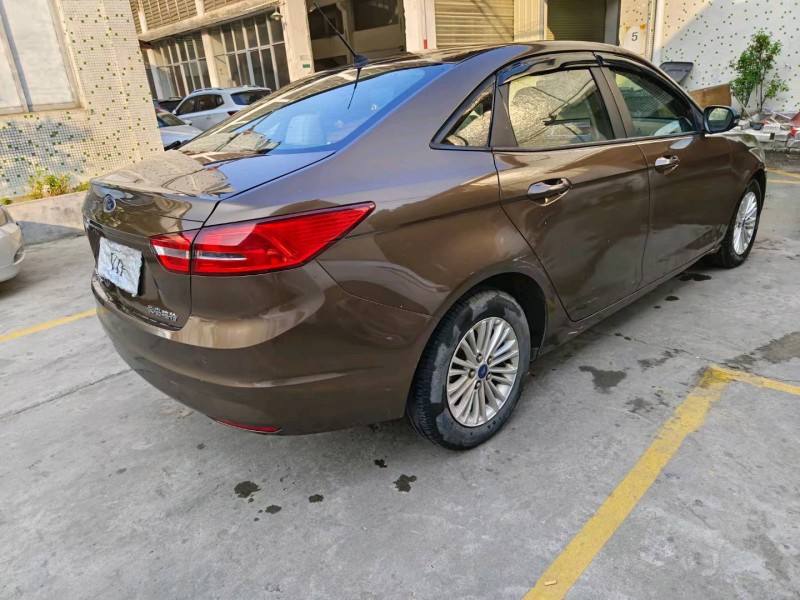 广州17年福特福睿斯8