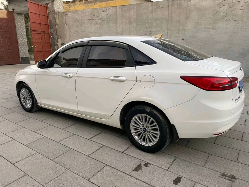 保定17年福特福克斯7